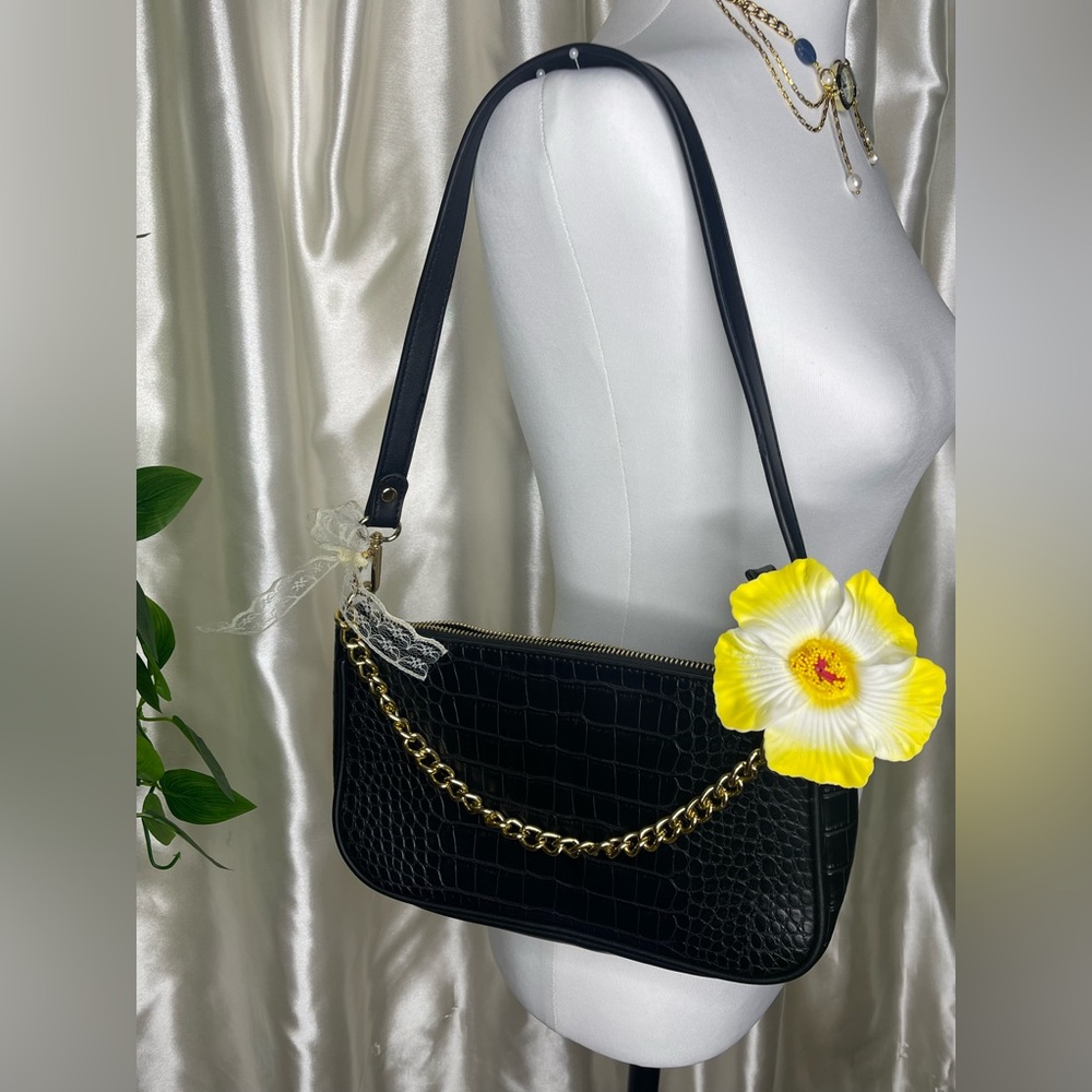 Croc textured black shoulder bag 🖤